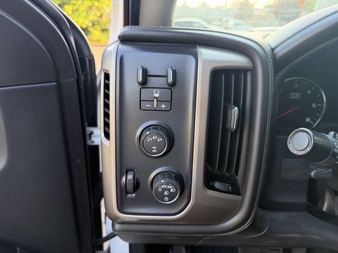 Used 2017 GMC Sierra 2500 Denali w/ Suspension Package, Off-Road AWD/4WD image 22