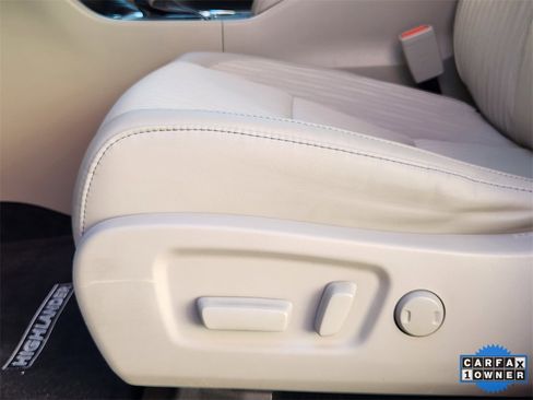 Used 2019 Toyota Highlander LE image 26