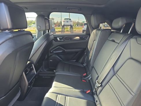 Used 2019 Porsche Cayenne S image 10