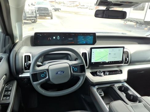 Used 2025 Ford Expedition Active image 9