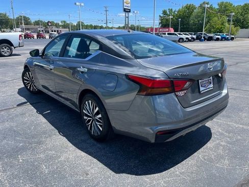 Used 2025 Nissan Altima 2.5 SV FWD image 5