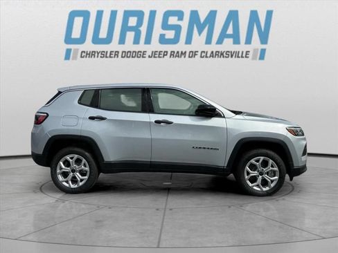 Used 2025 Jeep Compass Sport AWD/4WD image 2