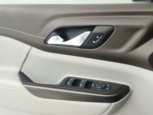 Used 2022 GMC Acadia SLT image 25