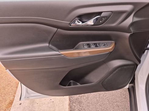 Used 2021 GMC Acadia SLE FWD image 16