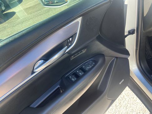 Used 2017 Cadillac XT5 Luxury image 11