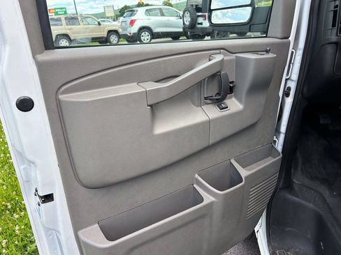Used 2023 GMC Savana 2500 w/ Driver Convenience Package RWD image 2
