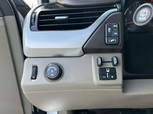 Used 2016 Chevrolet Suburban LT w/ LT Signature Package image 21