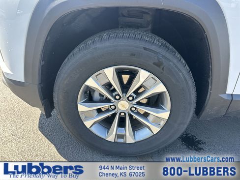 Used 2025 Chevrolet Equinox LT FWD image 10