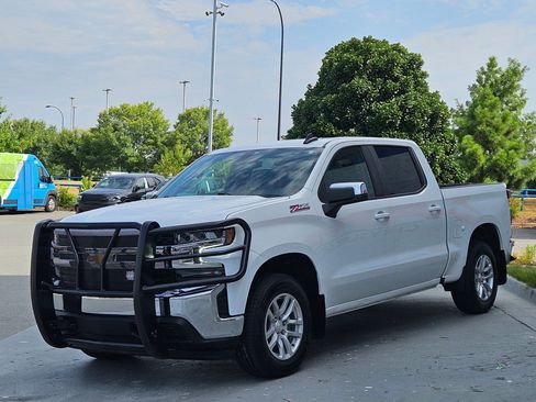 Used 2021 Chevrolet Silverado 1500 LT w/ Z71 Off-Road Package AWD/4WD image 3