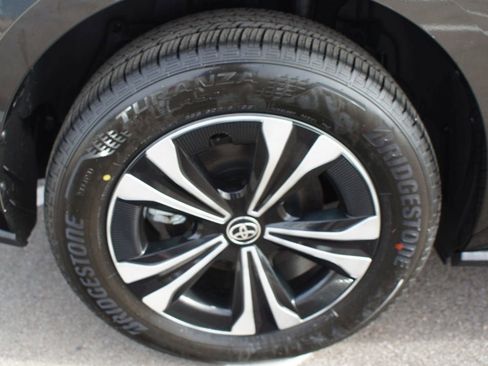 Used 2025 Toyota bZ4X AWD w/ Weather Package image 27