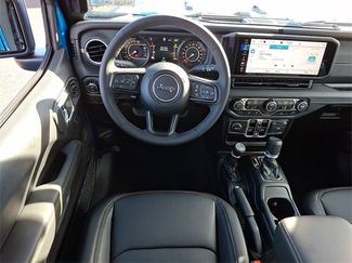 New 2025 Jeep Gladiator High Tide video 2