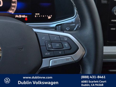 Certified 2025 Volkswagen Taos SE w/ Panoramic Sunroof Package FWD image 21