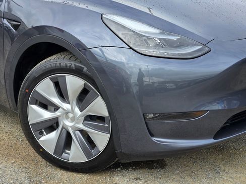 Used 2023 Tesla Model Y Long Range image 9