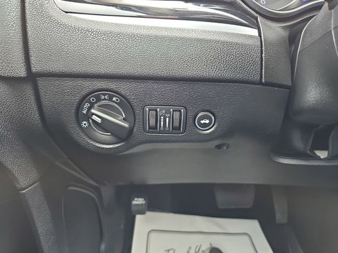 Used 2023 Chrysler 300 Touring RWD image 27