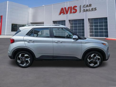 Used 2025 Hyundai Venue SEL FWD image 7