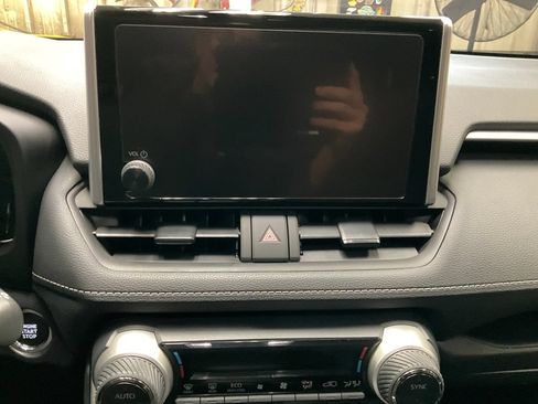 Certified 2024 Toyota RAV4 XLE w/ Convenience Package AWD/4WD image 18