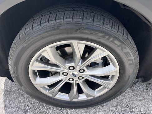 Used 2021 Ford Explorer Limited w/ Equipment Group 301A AWD/4WD image 17
