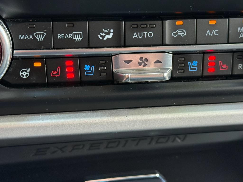 Used 2024 Ford Expedition XLT RWD image 5