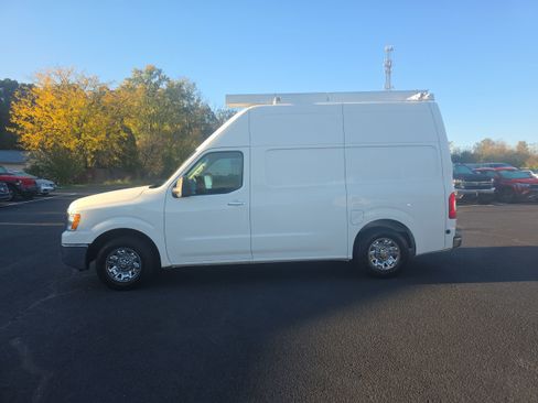 Used 2018 Nissan NV 2500 SL w/ Navigation Package image 3