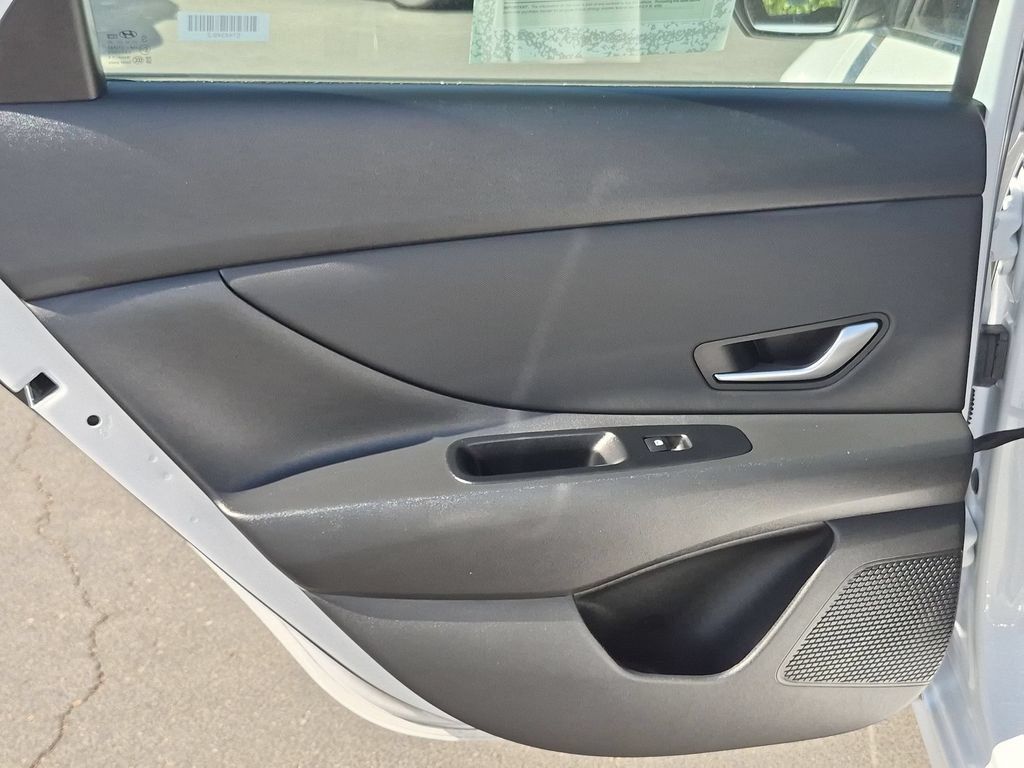 Used 2025 Hyundai Elantra SEL FWD image 27
