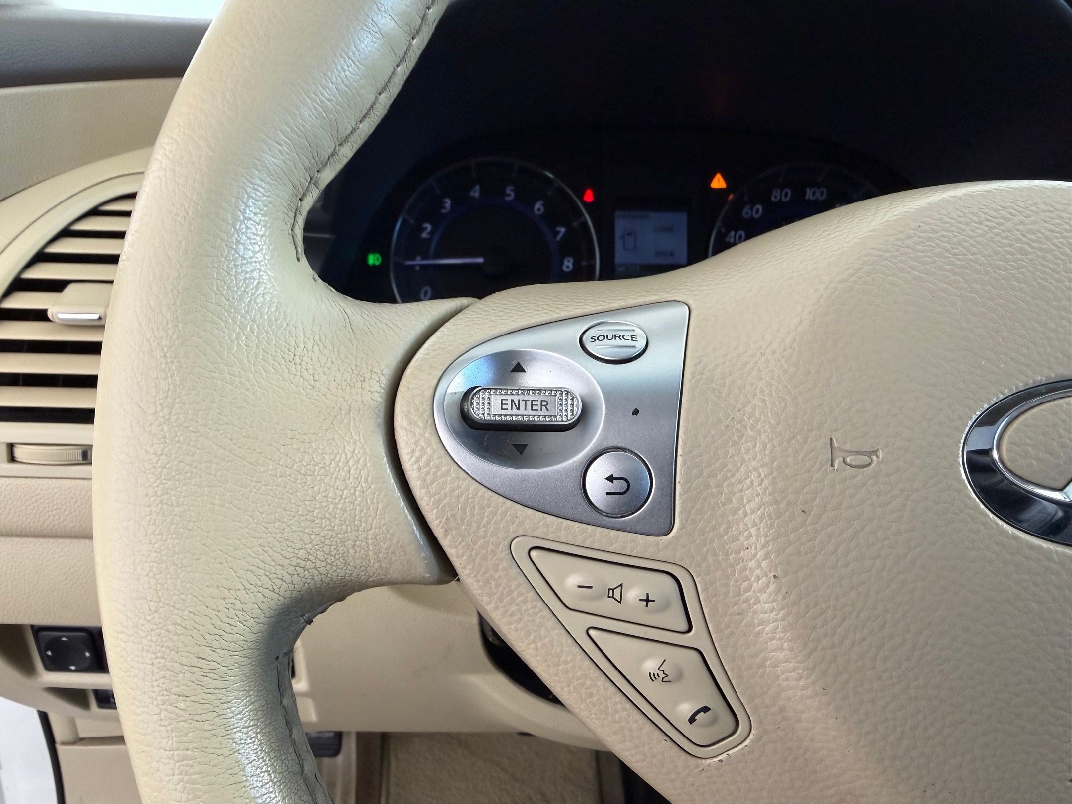 Used 2016 INFINITI QX70 AWD w/ Premium Package image 15