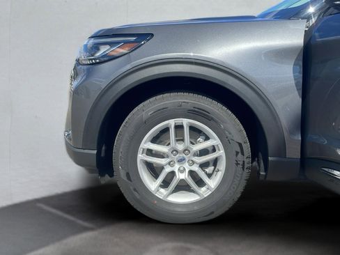 Used 2025 Ford Explorer Active image 24