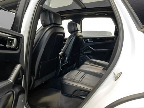 Used 2019 Porsche Cayenne AWD/4WD image 47