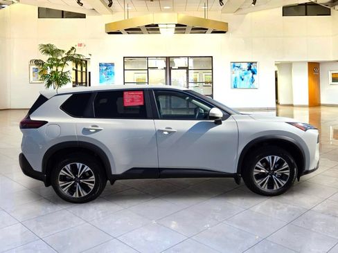 Certified 2023 Nissan Rogue SV FWD image 4
