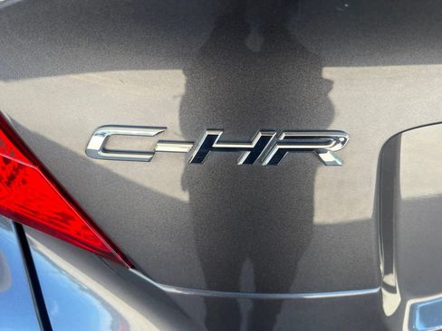Used 2020 Toyota C-HR LE FWD image 31