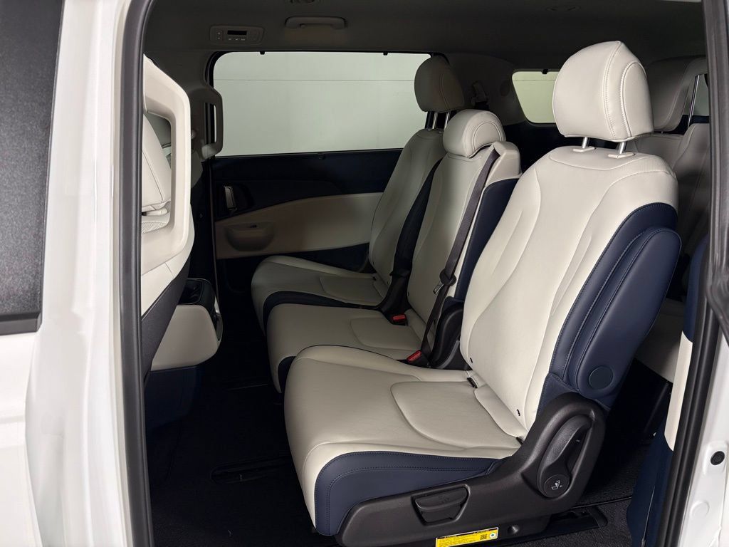 New 2026 Kia Carnival EX FWD image 41
