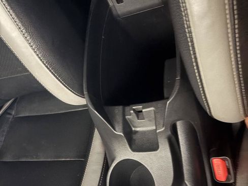 Used 2016 Hyundai Veloster Turbo FWD image 28