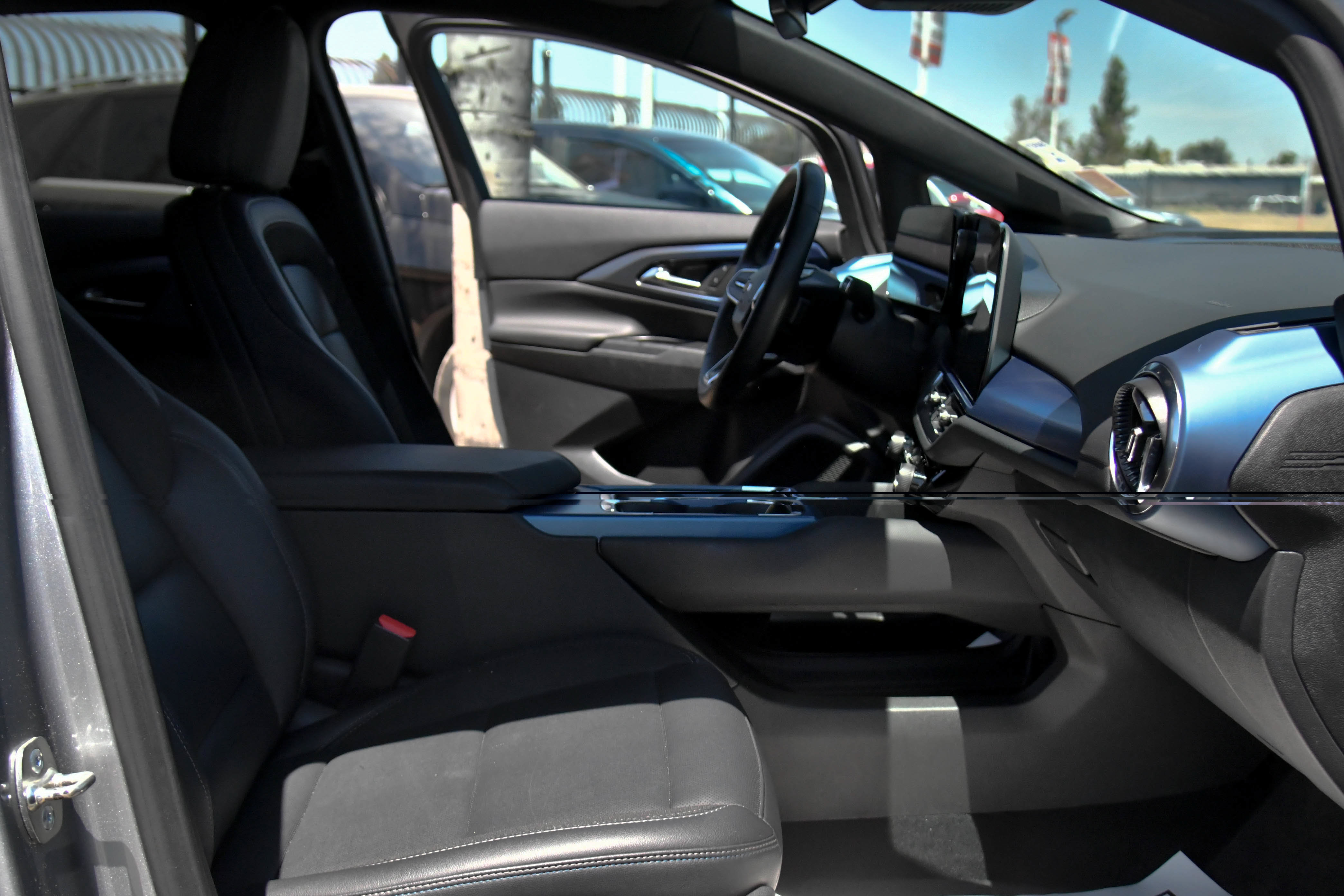 Used 2025 Chevrolet Equinox EV LT FWD image 53