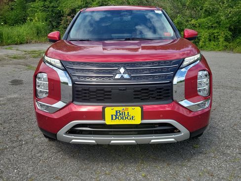Used 2023 Mitsubishi Outlander SE AWD/4WD image 2