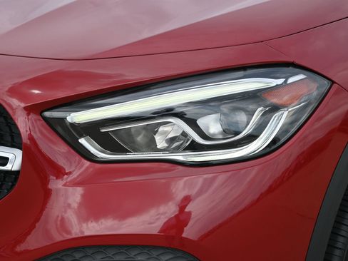 Used 2021 Mercedes-Benz GLA 250 w/ Premium Package image 26