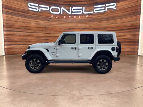 Used 2019 Jeep Wrangler Unlimited Sahara image 2