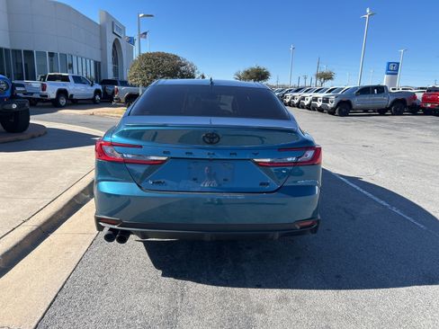 Used 2025 Toyota Camry SE w/ Convenience Package image 6