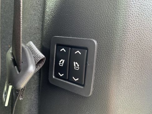 Used 2023 Cadillac XT6 Sport image 28