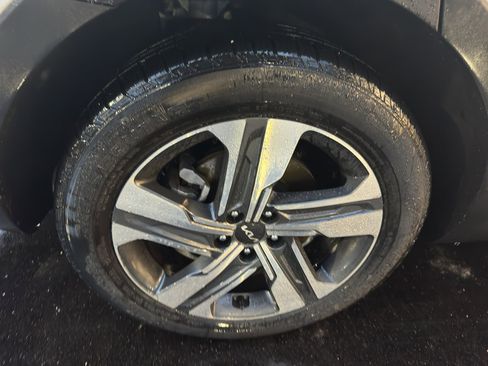 Certified 2022 Kia Sorento SX Prestige w/ Panoramic Sunroof Package image 6