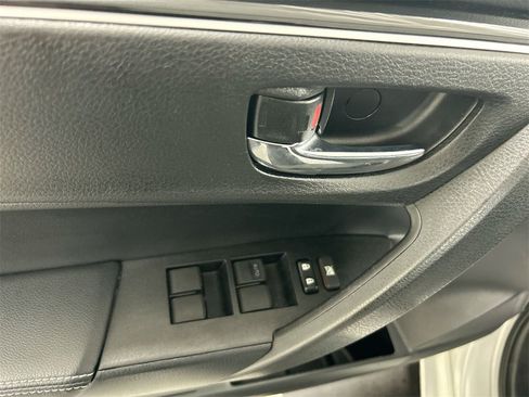 Used 2018 Toyota Corolla L image 11