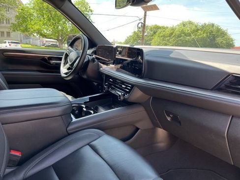 Used 2025 Chevrolet Tahoe Z71 AWD/4WD image 22