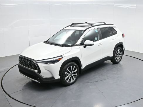 Used 2023 Toyota Corolla Cross XLE w/ Convenience Package FWD image 53