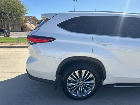 Used 2021 Toyota Highlander Platinum image 9