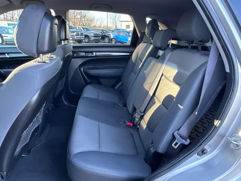 Used 2013 Kia Sorento LX w/ Convenience Pkg image 6