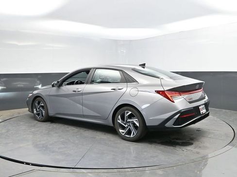 Used 2024 Hyundai Elantra Limited FWD image 8