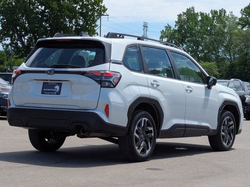 Used 2025 Subaru Forester AWD/4WD image 11
