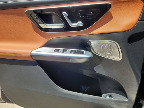 Used 2023 Mercedes-Benz GLC 300 4MATIC image 15