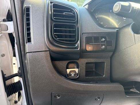 Used 2025 RAM ProMaster 2500 w/ U-Haul Equipment Group FWD image 15