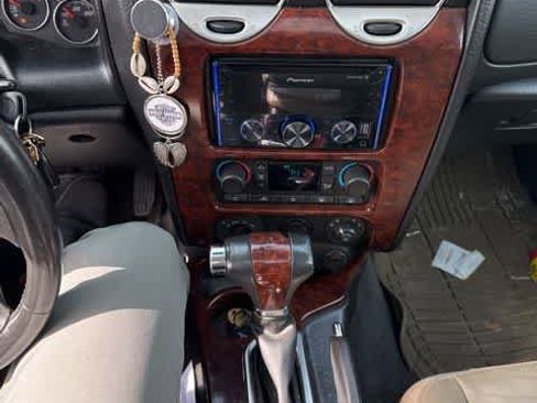 Used 2005 GMC Envoy SLT image 22