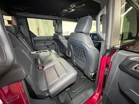 New 2025 Ford Bronco Badlands image 4