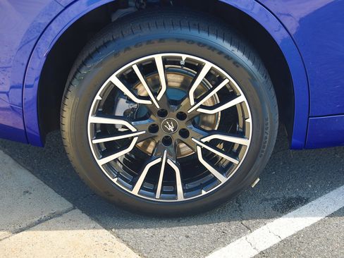 New 2024 Maserati Grecale GT image 11